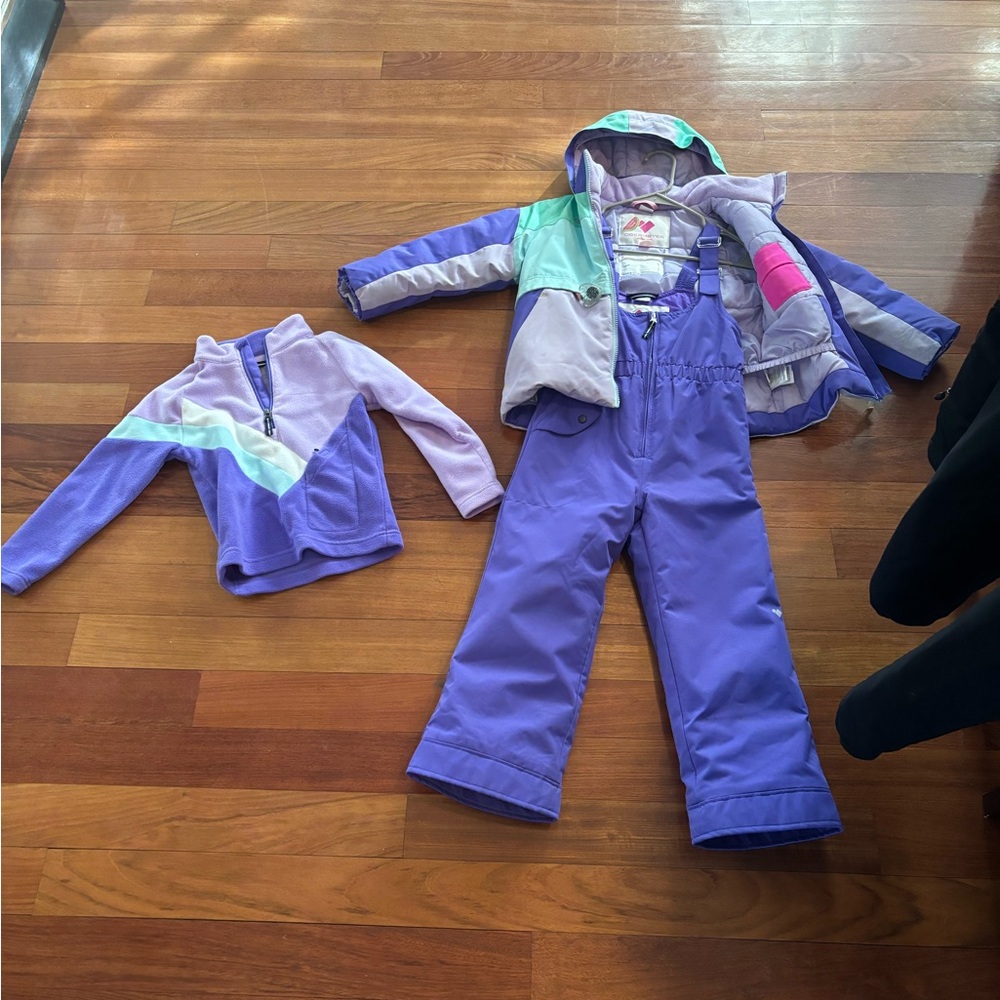 Girls size 6 Obermeyer matching ski jacket and pants and fleece